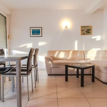 アパート Lavanda ネウム